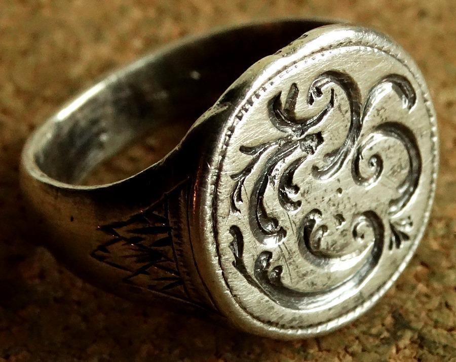 Антикварные серебряные кольца